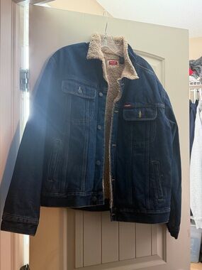 Wrangler Dark Blue Denim Jacket with Cream Sherpa Lining new